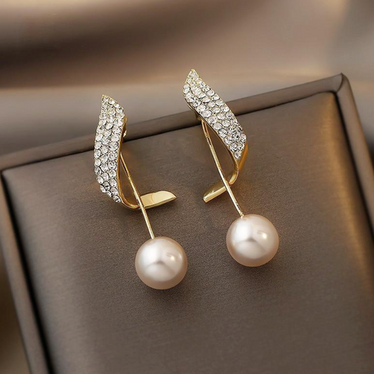 Kimberly - Vintage Pearl Earrings in Golden Tone