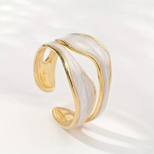 Lana - Vintage White Golden Ring