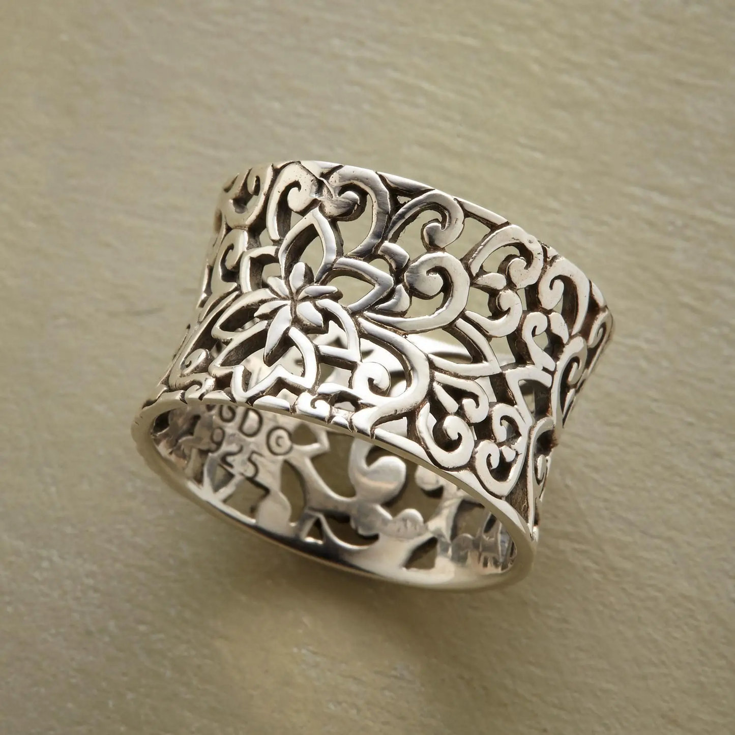 Bonnie - Vintage Silver Tone Hollow Ring